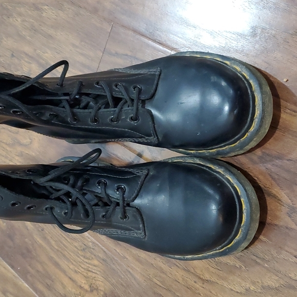 Doc Martens "The Original" Air Wair with Bouncing Soles - Picture 5 of 9